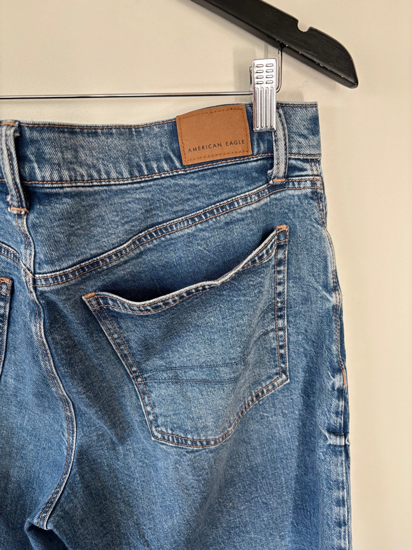 AE Dreamy Drape Strigid Low-Rise Ultra Wide-Leg Jean | 6 Short (N151W2)