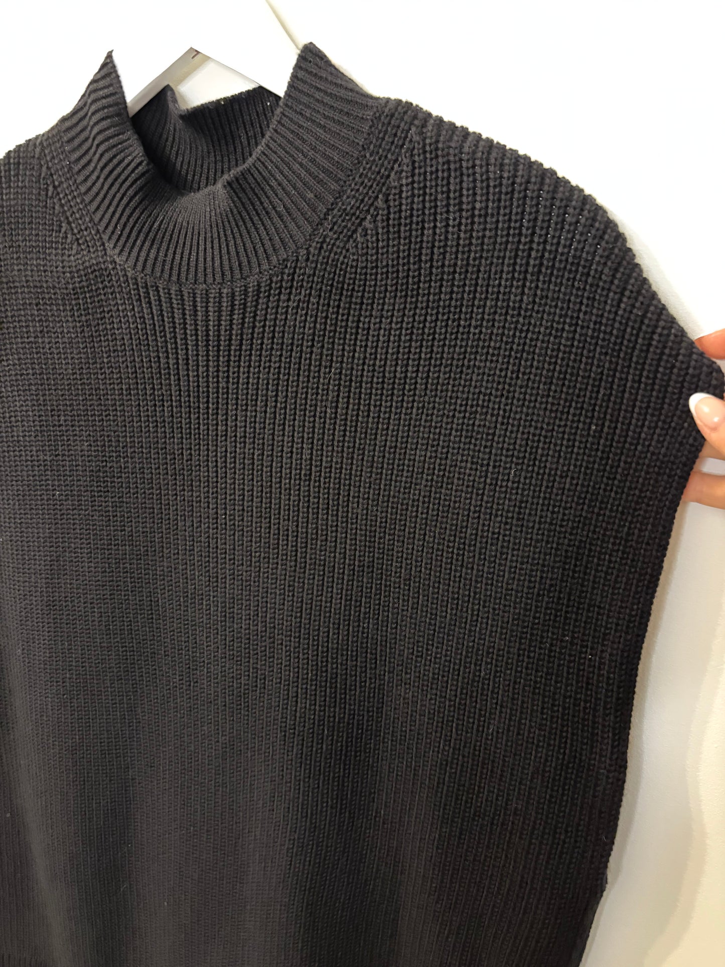 Paper Label Zoe Knit Vest | XS (Fits like a Medium or large)