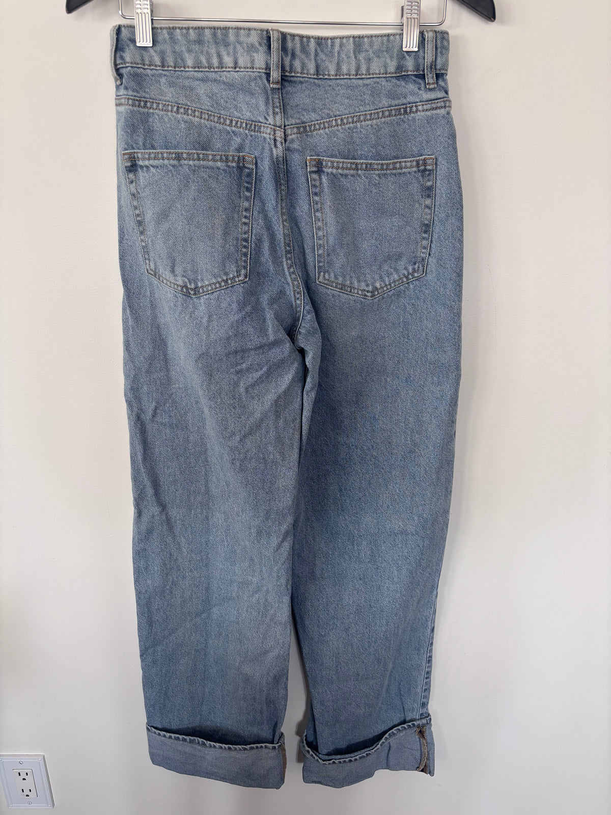 H&M Straight Leg Light Wash Cuffed Jeans | Sz 4