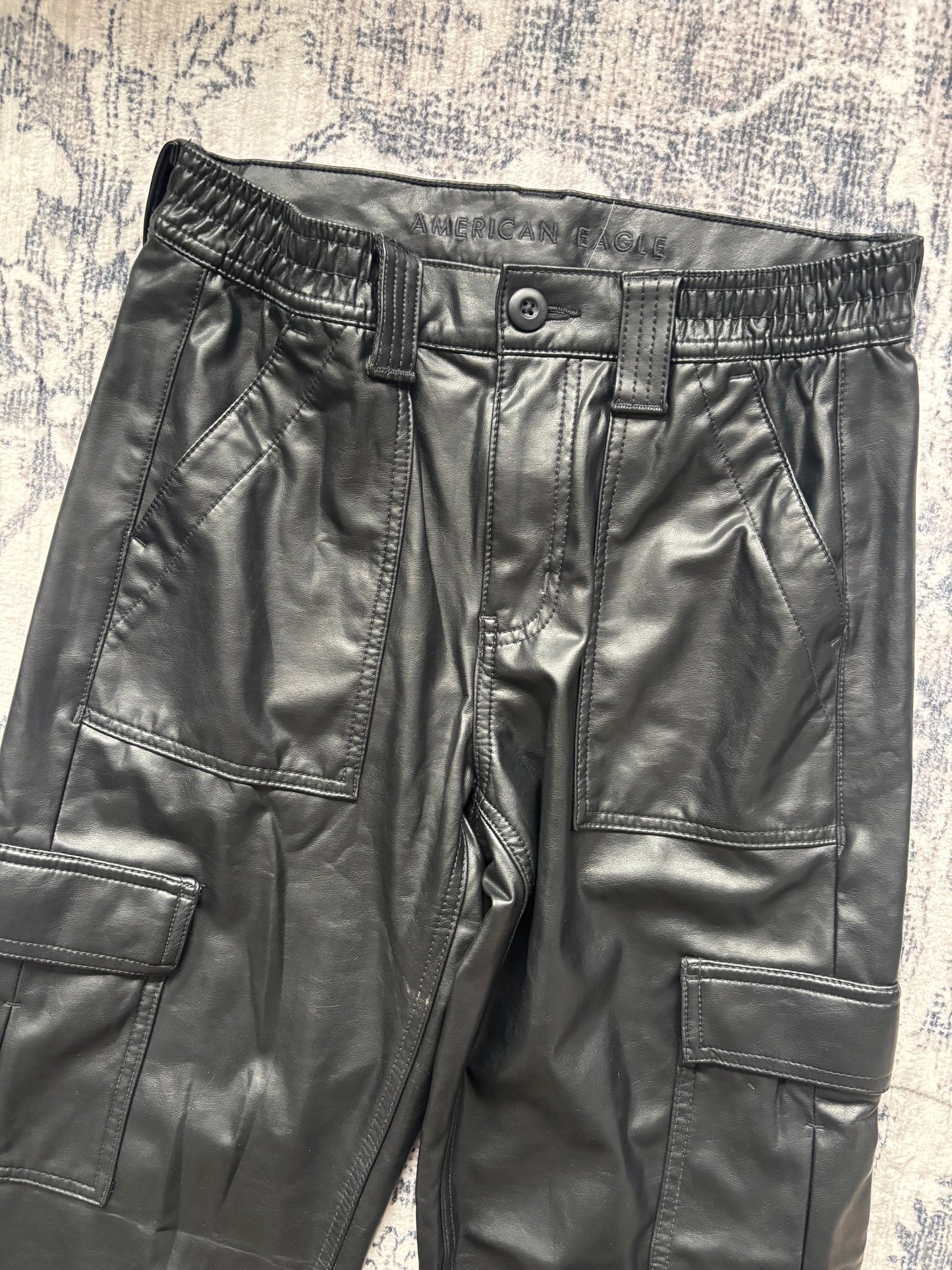 AE Stretch High-Waisted Vegan Leather Straight Cargo Pant | Sz 4 (N211K6)