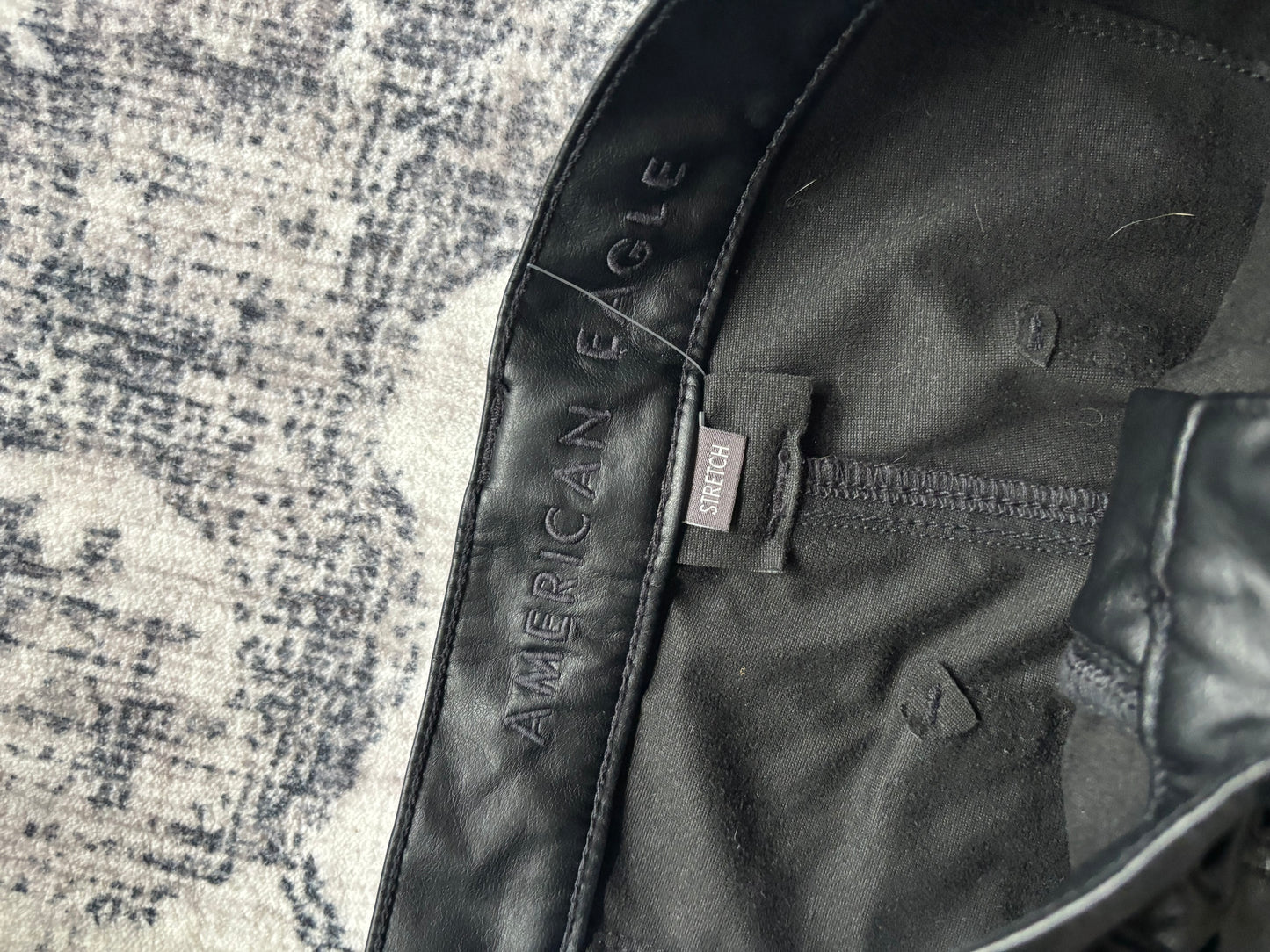 AE Stretch High-Waisted Vegan Leather Straight Cargo Pant | Sz 4 (N211K6)