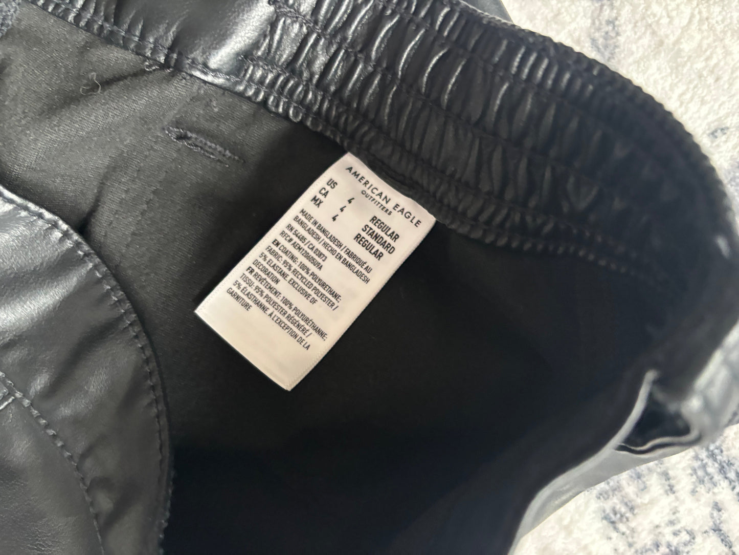 AE Stretch High-Waisted Vegan Leather Straight Cargo Pant | Sz 4 (N211K6)