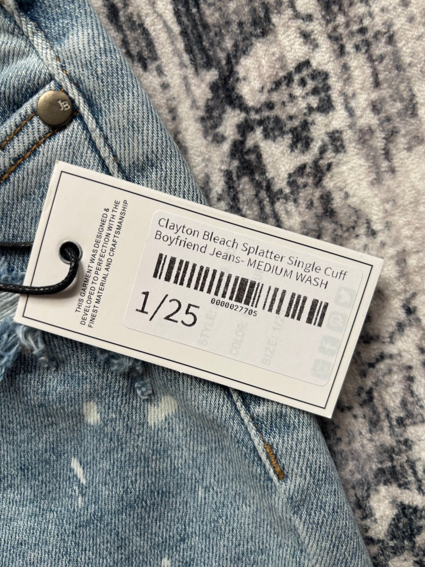 Judy Blue Mid Rise Bleach Splatter Cuffed Boyfriend Jeans | Sz 25 (N205M6)