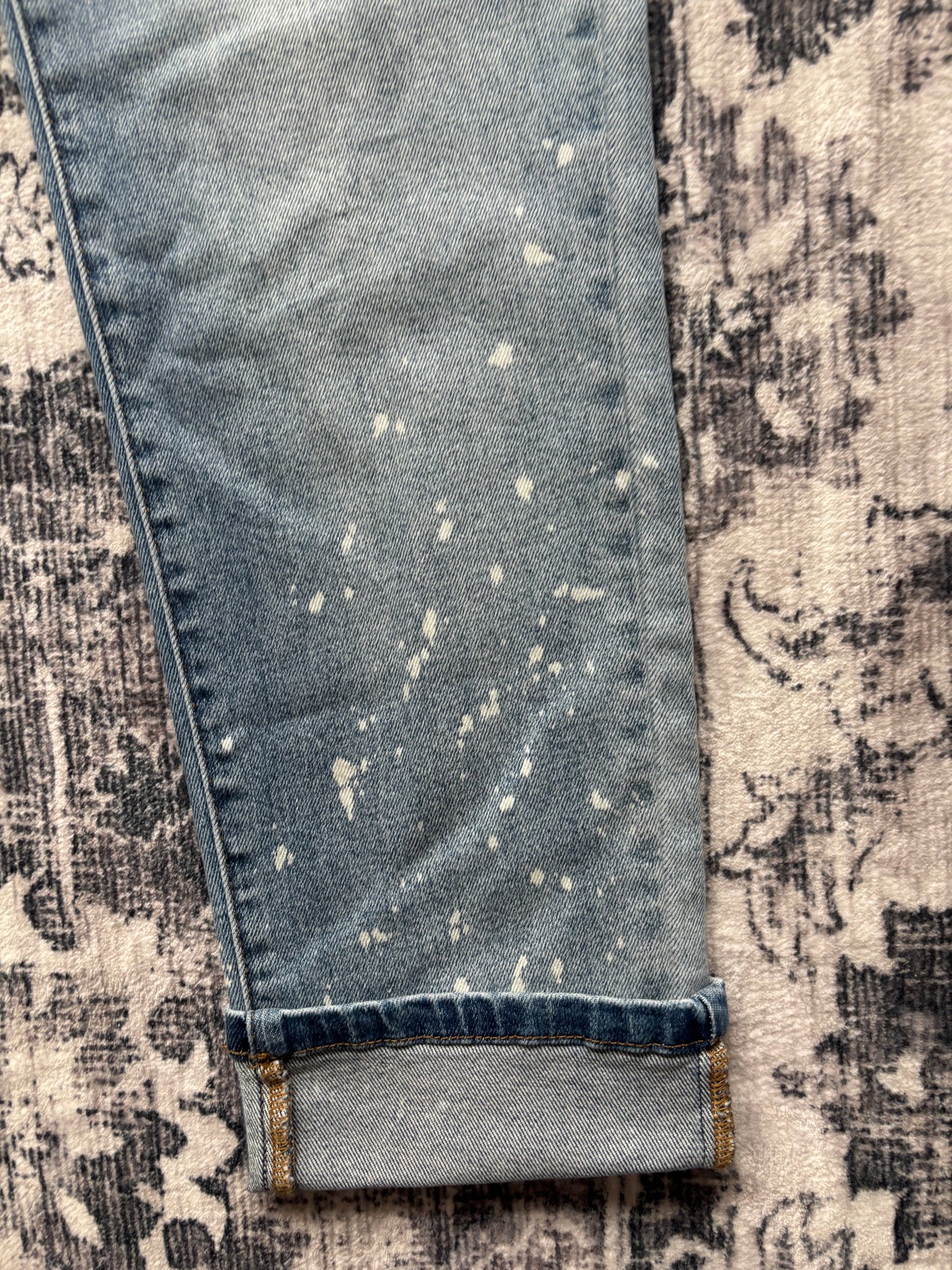 Judy Blue Mid Rise Bleach Splatter Cuffed Boyfriend Jeans | Sz 25 (N205M6)