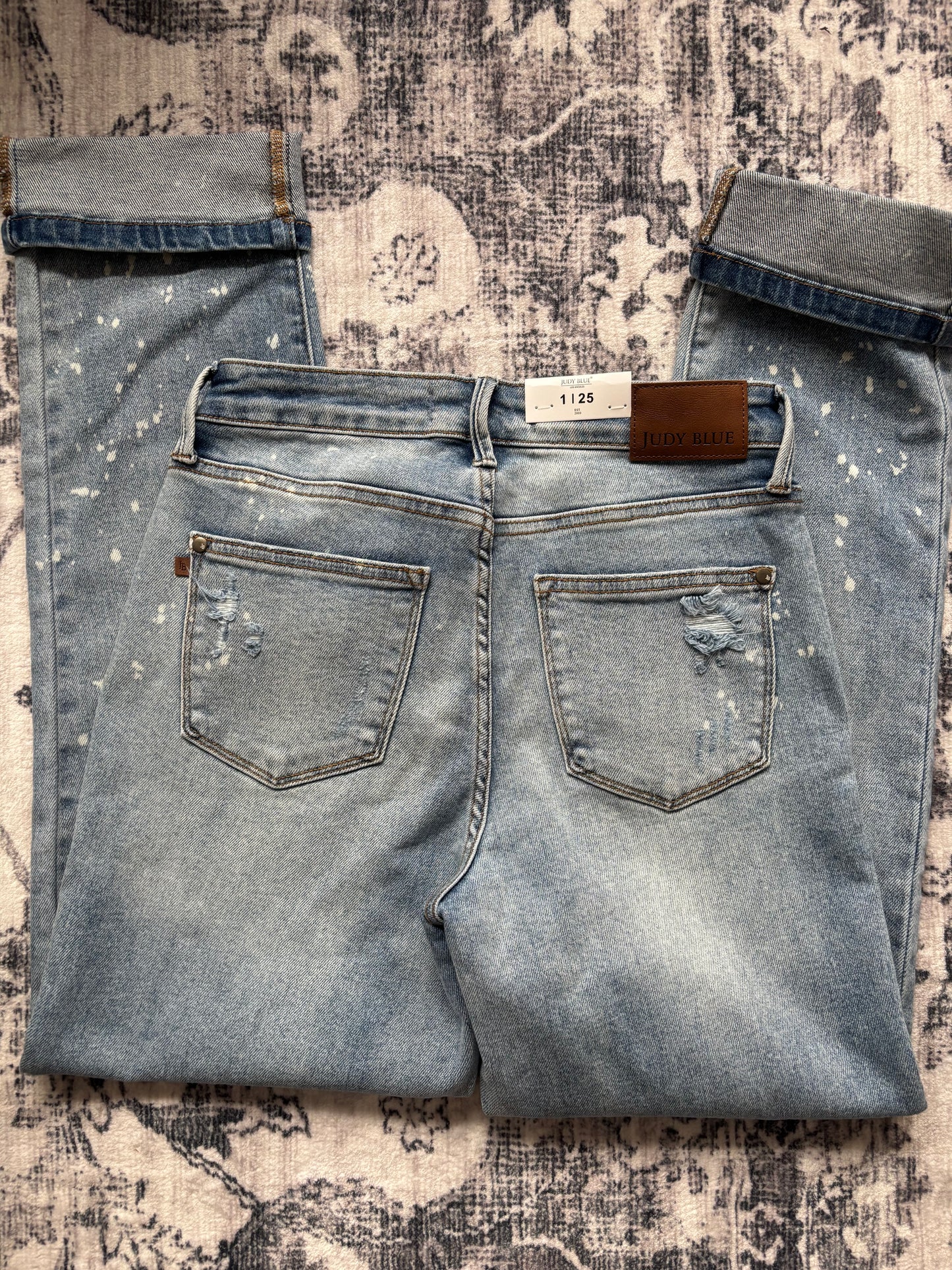 Judy Blue Mid Rise Bleach Splatter Cuffed Boyfriend Jeans | Sz 25 (N205M6)