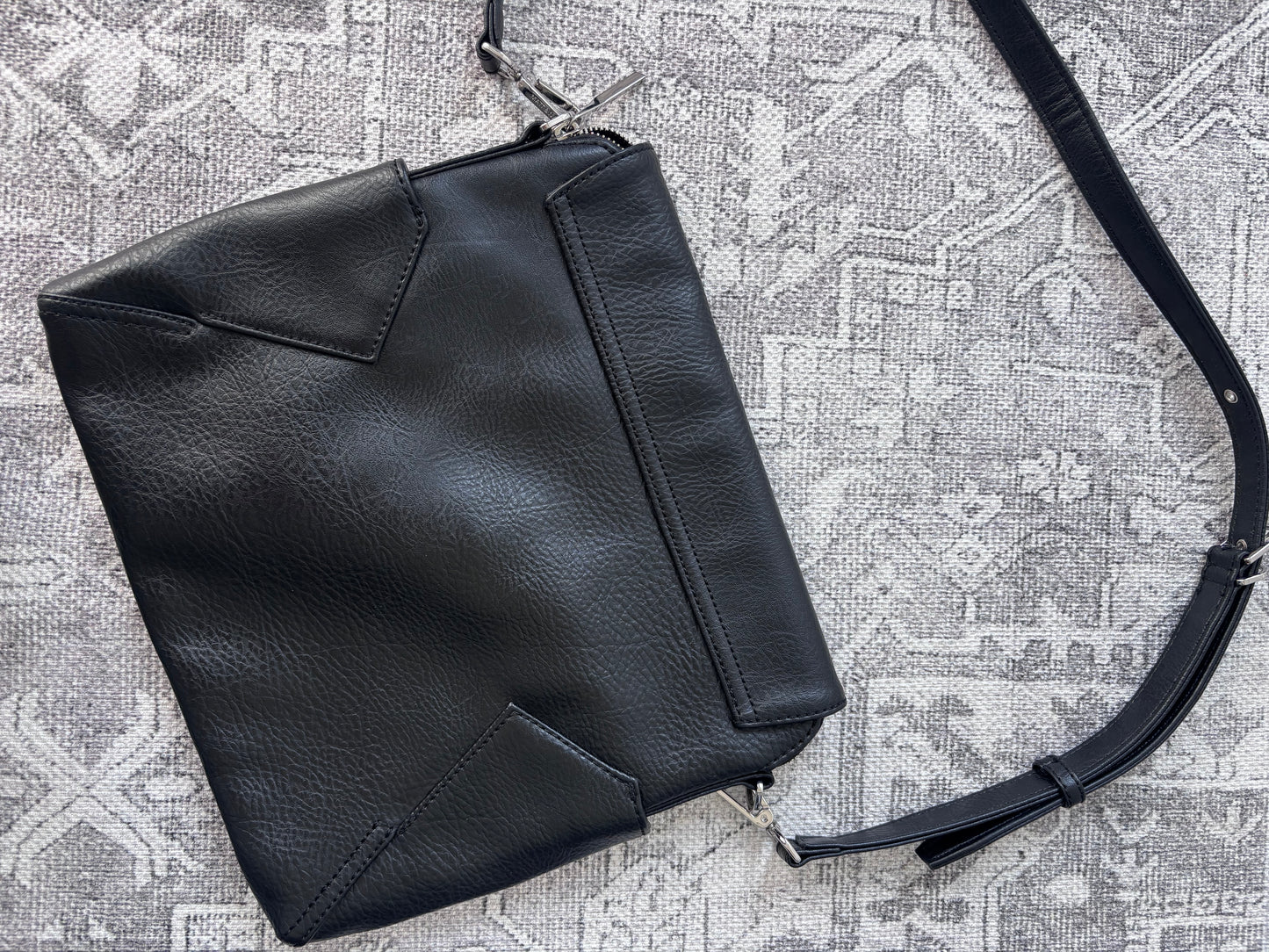 Matt & Nat Minka Vegan Hobo Bag/Crossbody Bag in Black