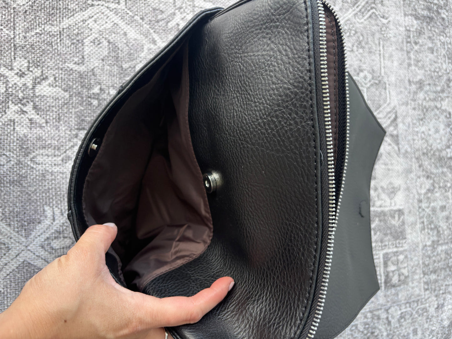 Matt & Nat Minka Vegan Hobo Bag/Crossbody Bag in Black
