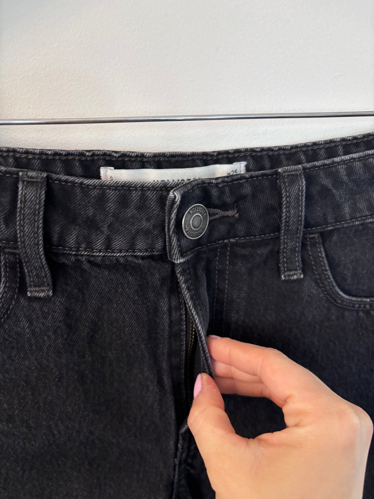 Hollister Black High Rise Relaxed Shorts | Sz 25