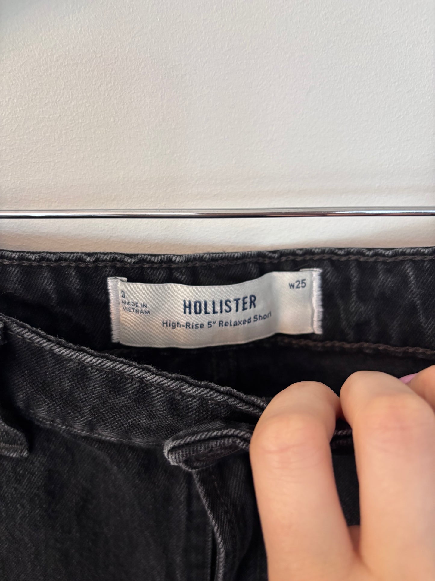 Hollister Black High Rise Relaxed Shorts | Sz 25