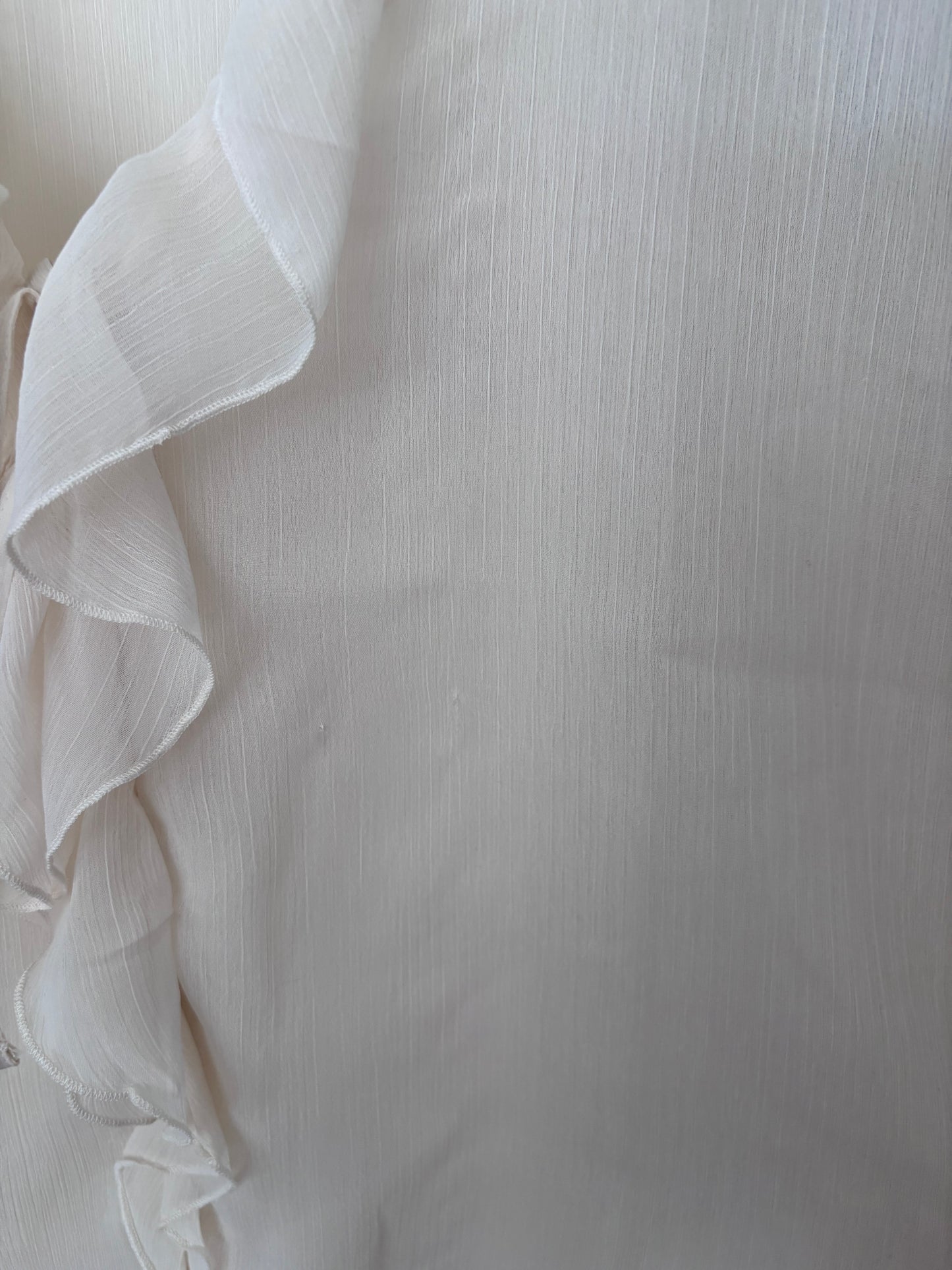 Old Navy Ivory Ruffle Blouse | Sz Medium (Loose fit) (M45W3)
