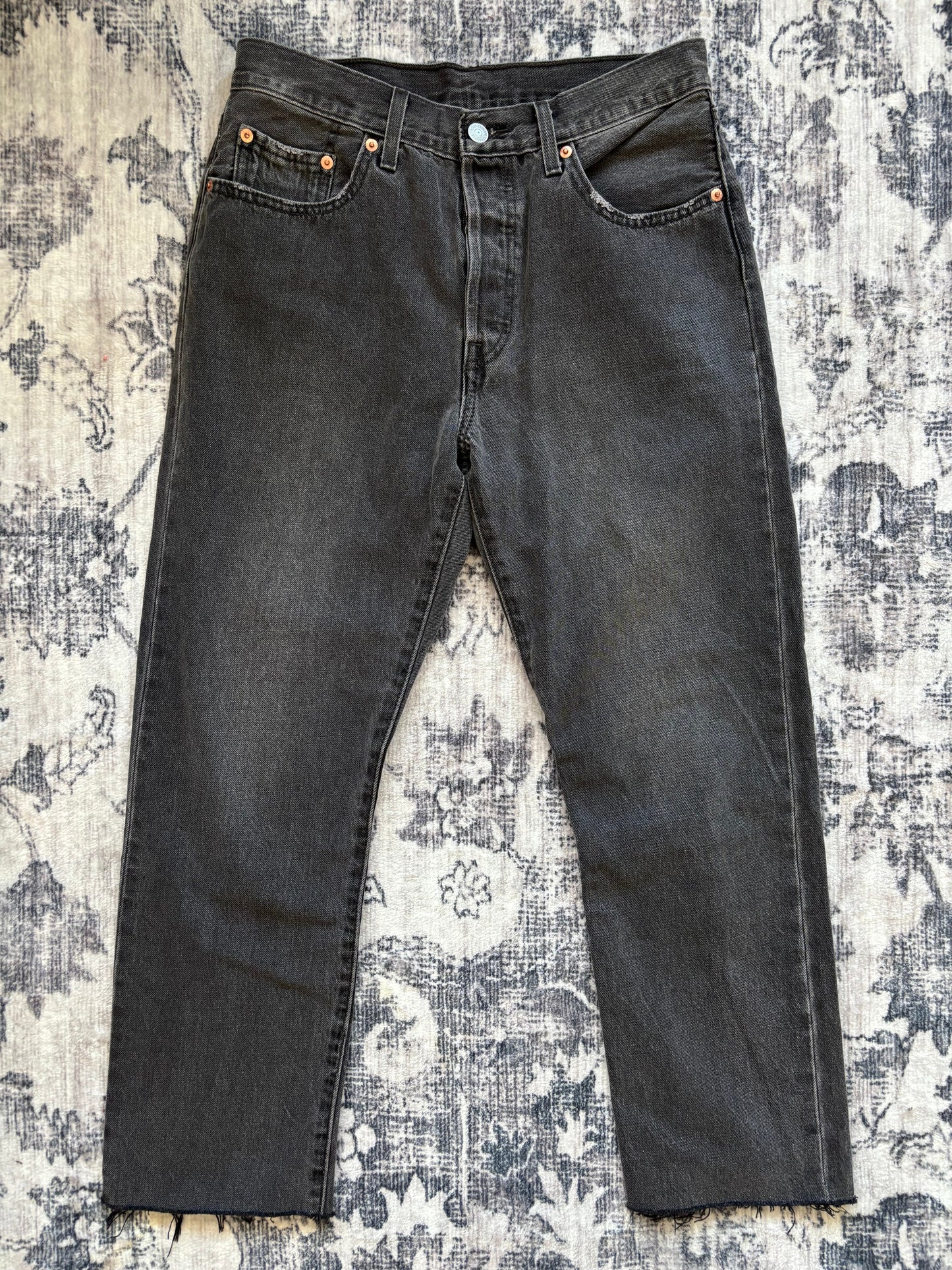 Levi's 501 Washed Black/Grey Straight Leg Cropped Jeans | Sz 28 (N249W7)