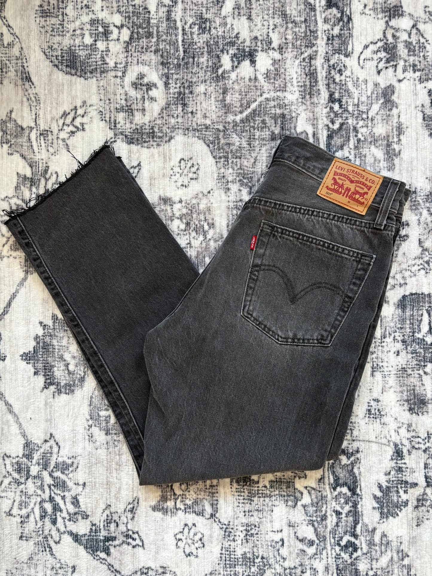 Levi's 501 Washed Black/Grey Straight Leg Cropped Jeans | Sz 28 (N249W7)