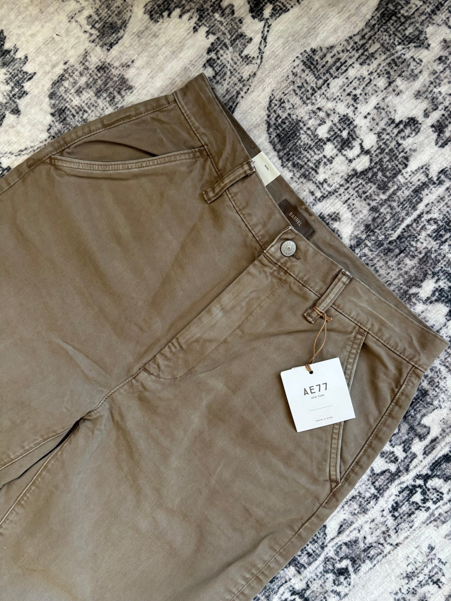 AE Premium Barrel Jean NWT | 6/28 (N238M8)