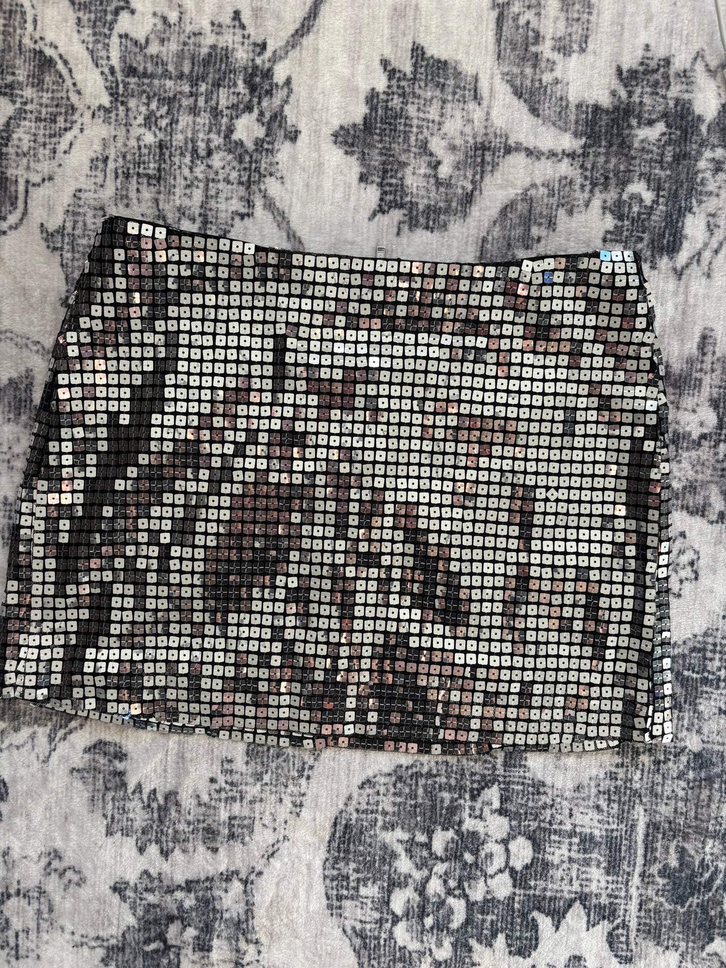 Runaway the Label Silver** Sequin Embellished Mini Skirt |  Sz XS (N259A22)