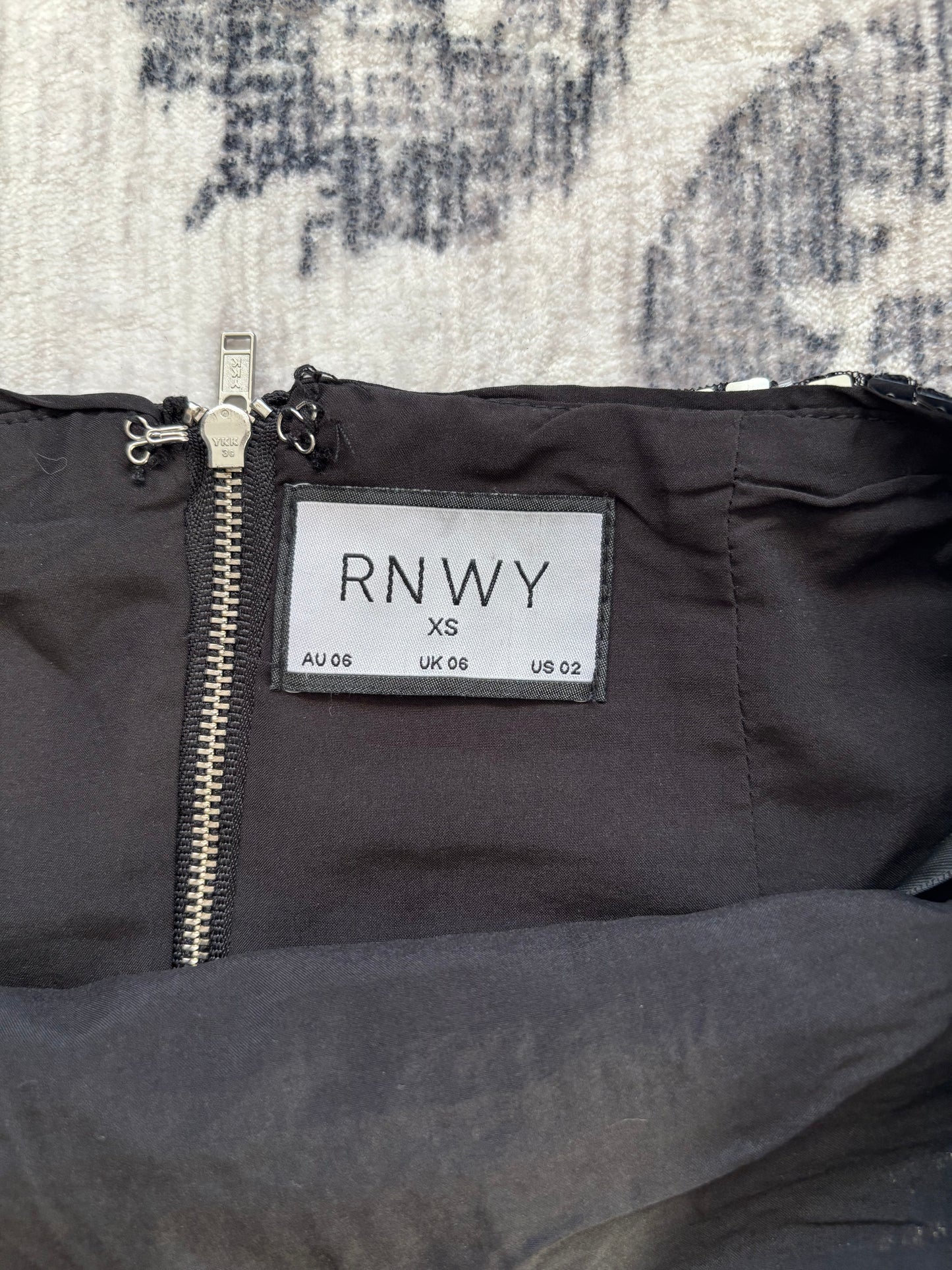Runaway the Label Silver** Sequin Embellished Mini Skirt |  Sz XS (N259A22)