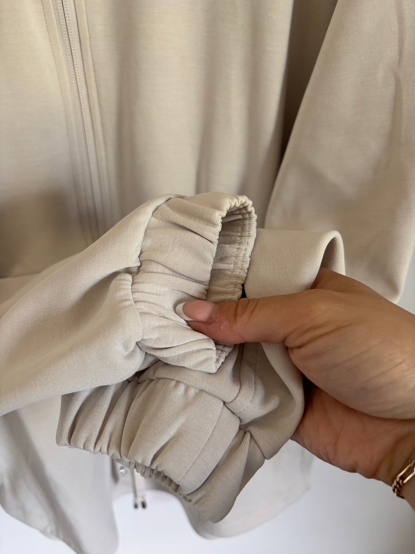 Lululemon Softstreme Cinch Waist Jacket in Ivory | 8 (Medium/Large)