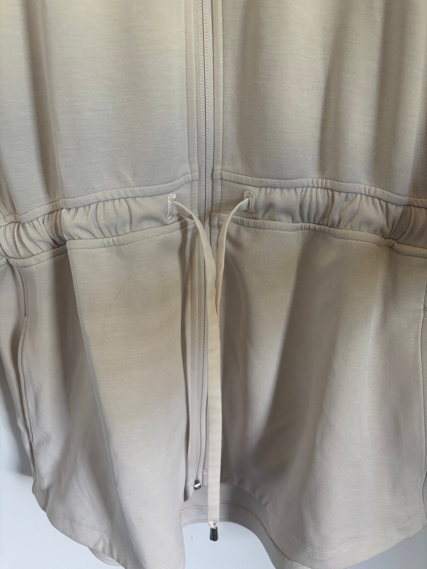 Lululemon Softstreme Cinch Waist Jacket in Ivory | 8 (Medium/Large)