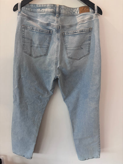 American Eagle Lightwash Mom Jeans | Sz 10