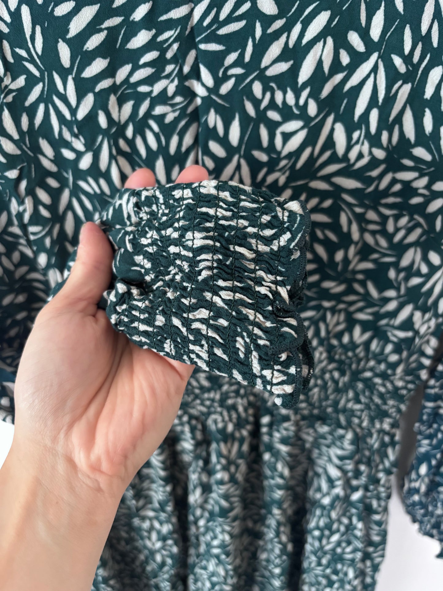 Apricot Silhouette Leaf Smocked Dress | Sz 10 (Large)
