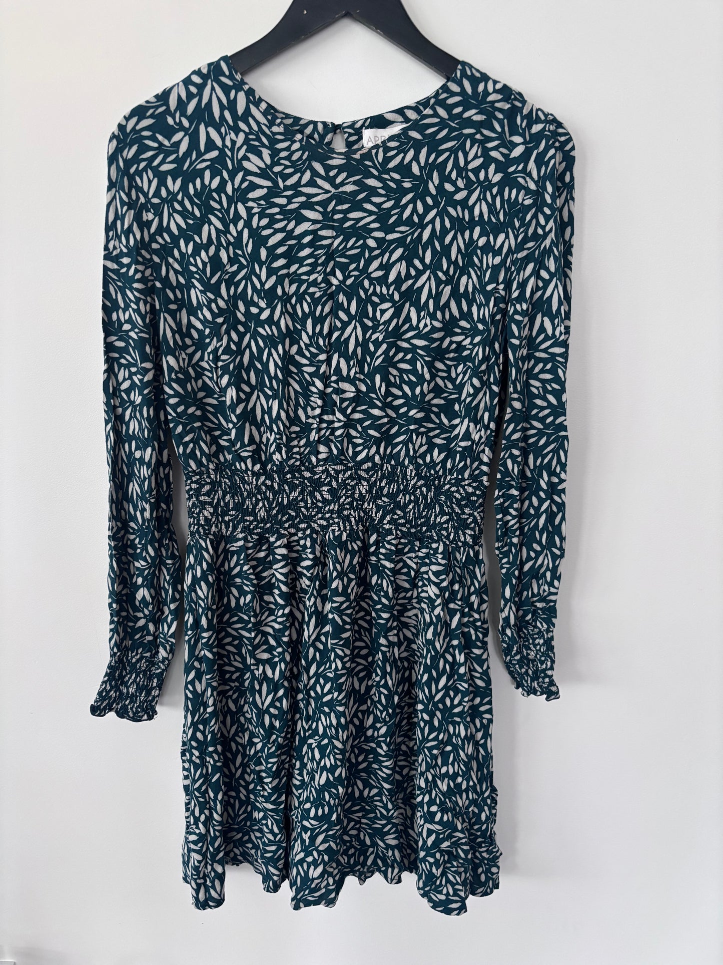 Apricot Silhouette Leaf Smocked Dress | Sz 10 (Large)