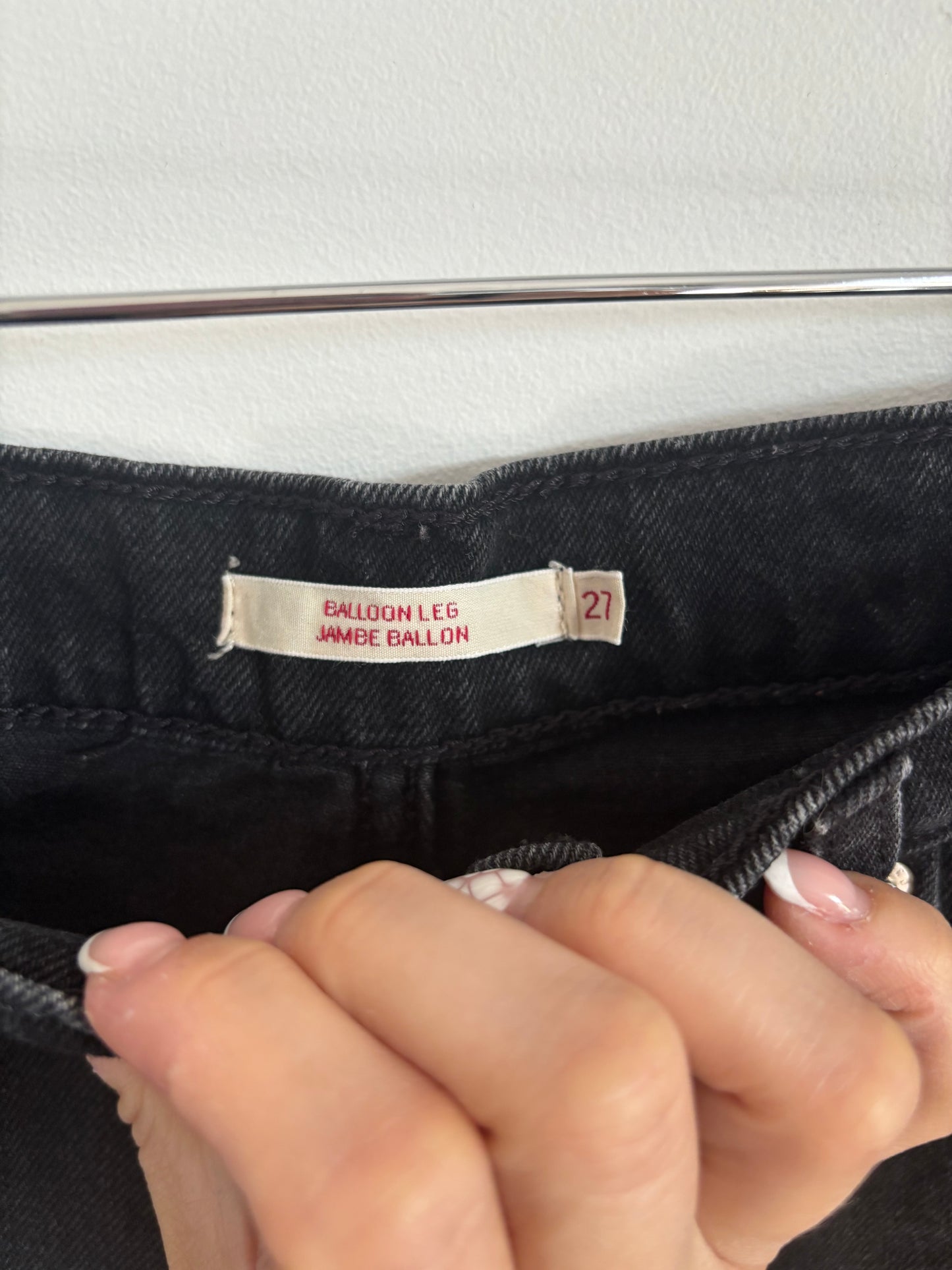 Levi's Black Balloon Jeans | 27