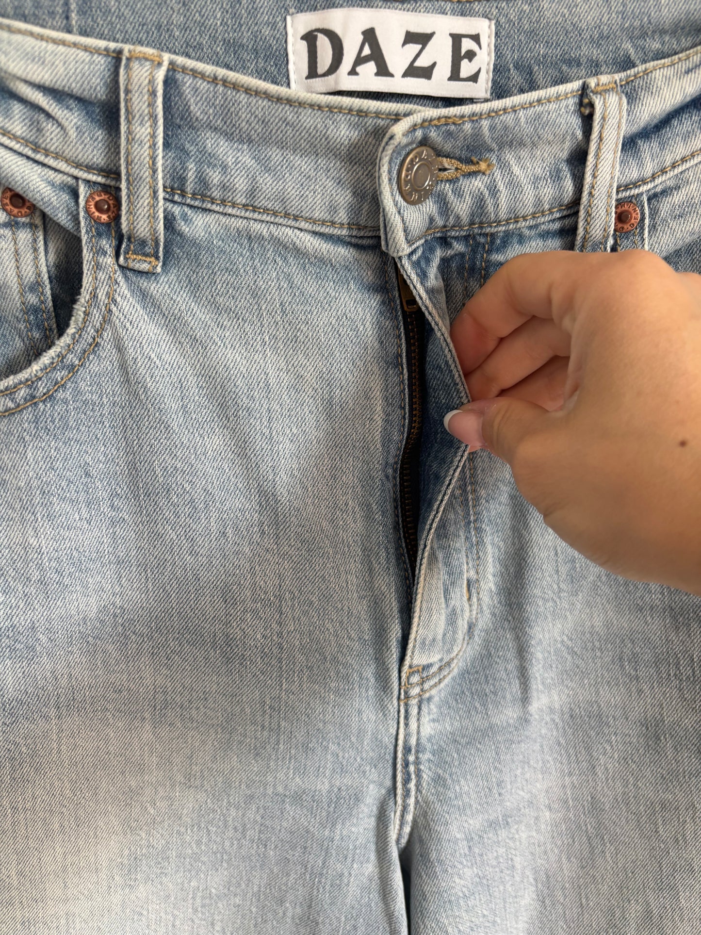 Daze Denim Eastside Loose Cuff Jeans | 29