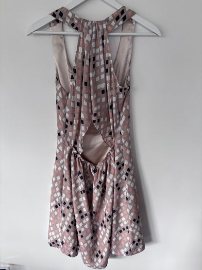 Covet Geometric Dress with Back Cut Out | Sz Small