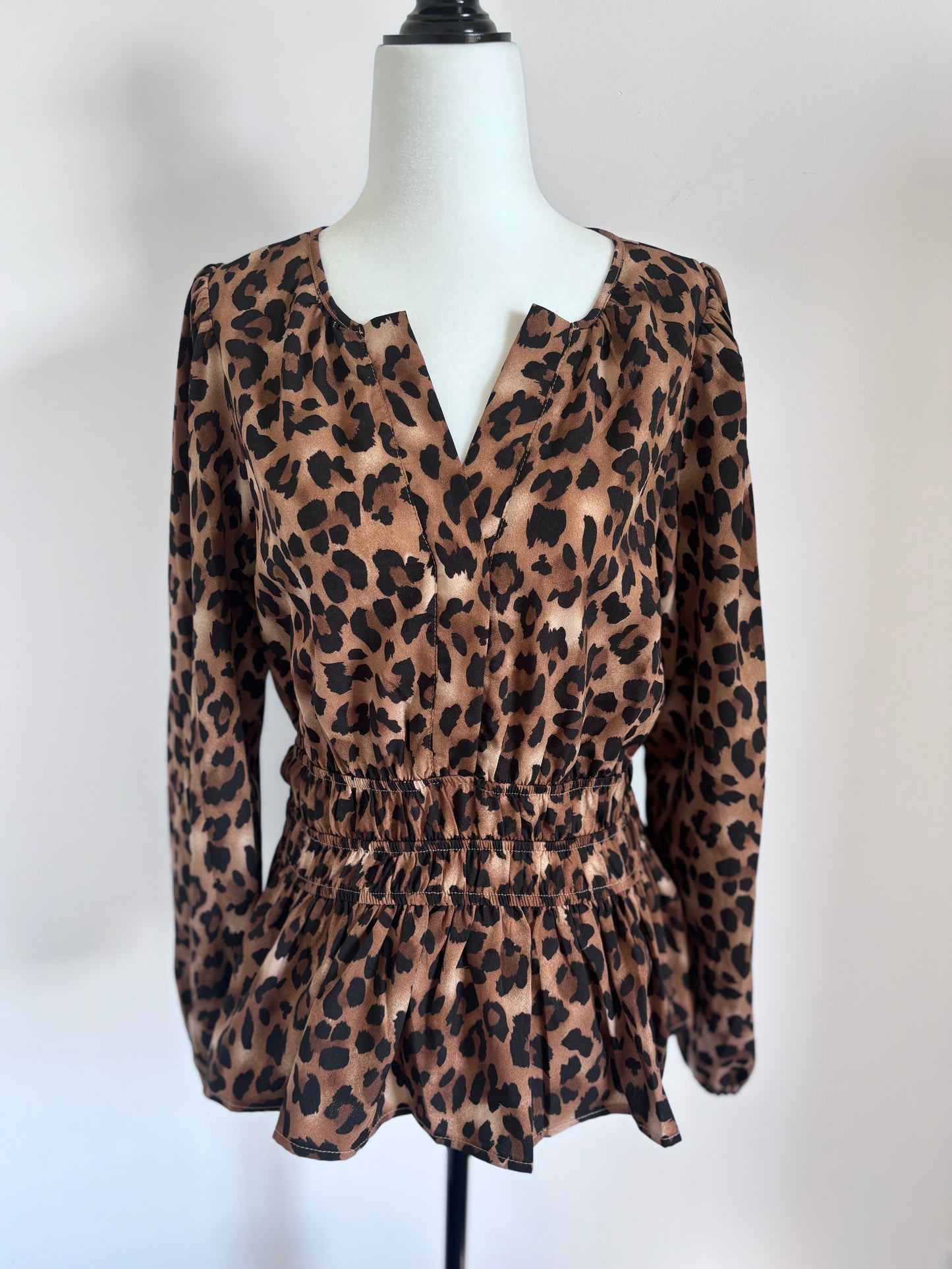 She + Sky leopard Top | Sz Small