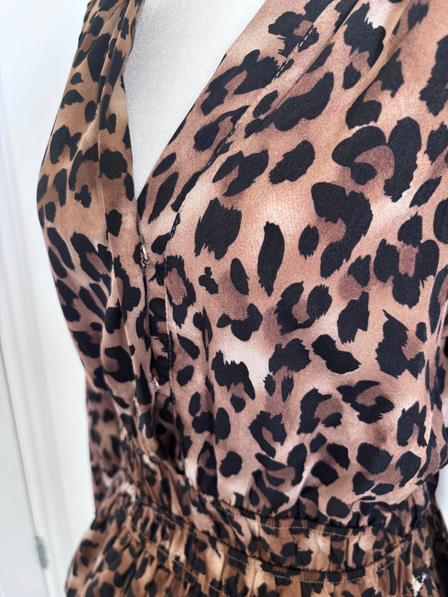 She + Sky leopard Top | Sz Small