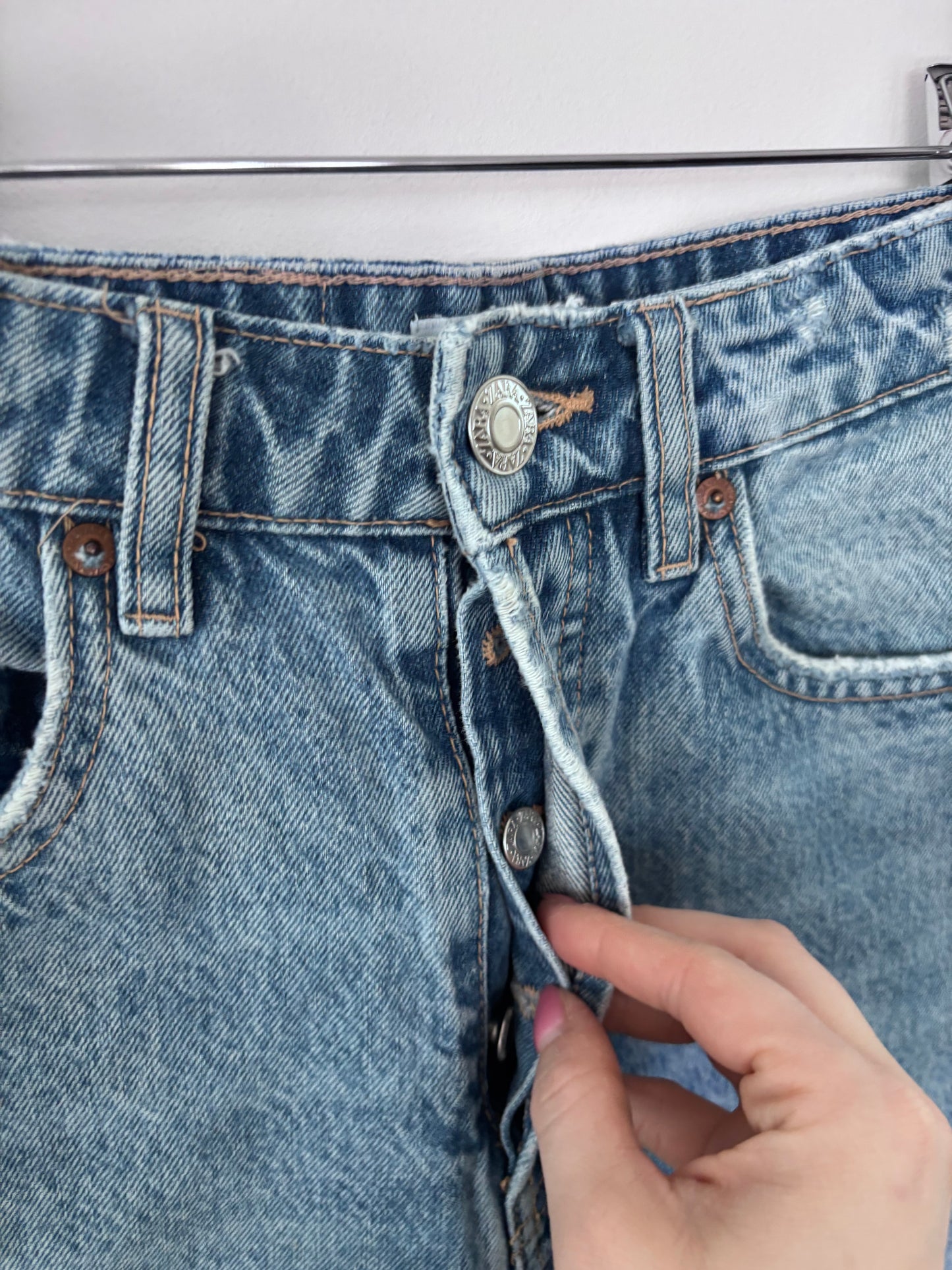 Zara Straight Button Fly Jeans | Sz 2 (M95W8)
