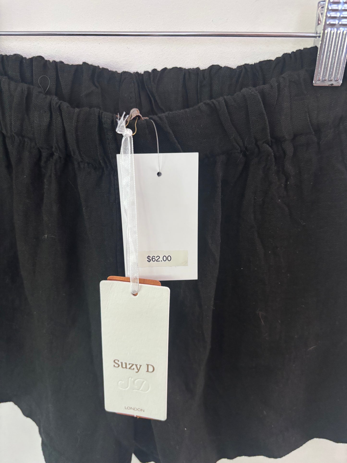 Suzy D London Linen Shorts NWT in Black | Sz Medium