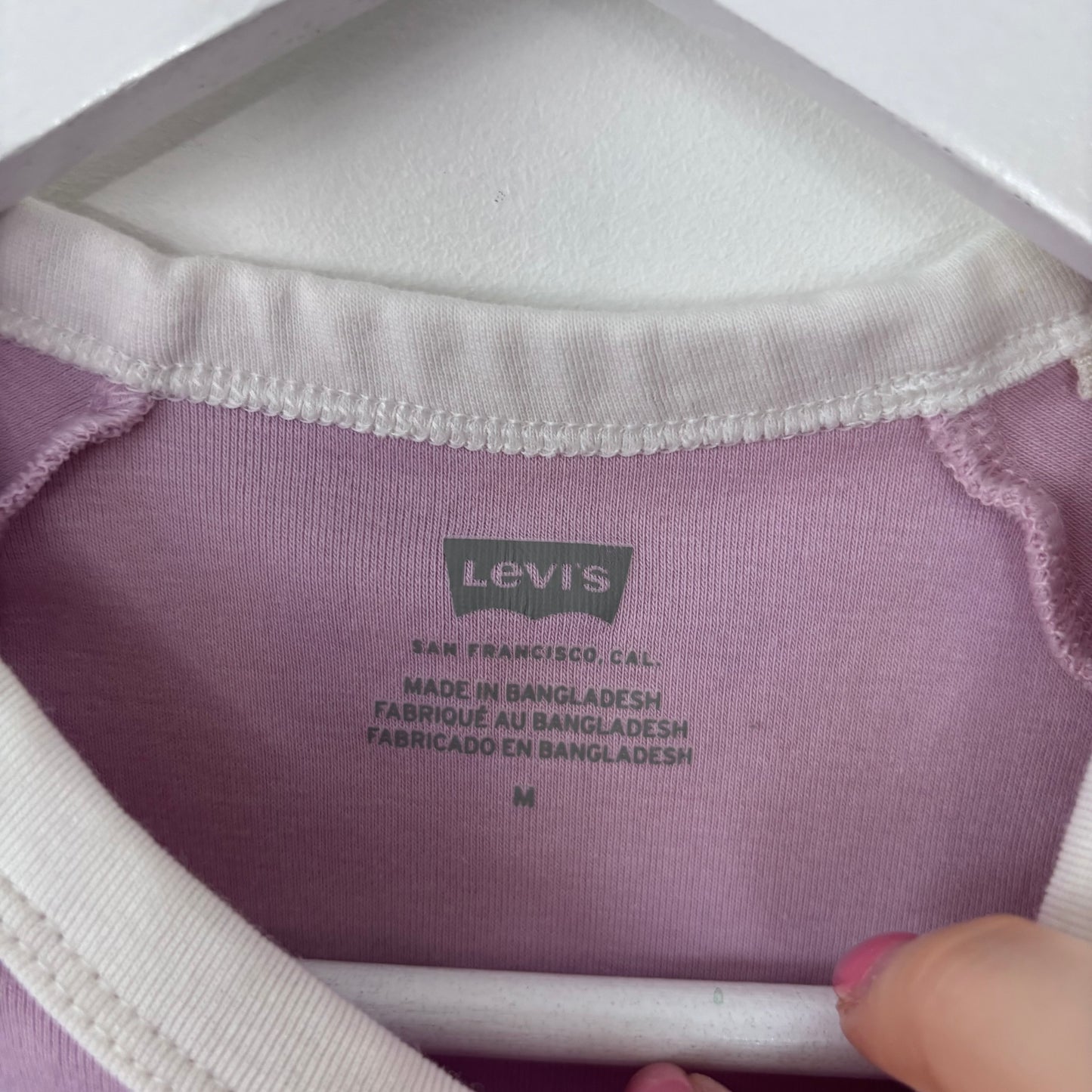 Levi's Lilac Baby Tee | Sz Medium (Small fit) (CS22W8)