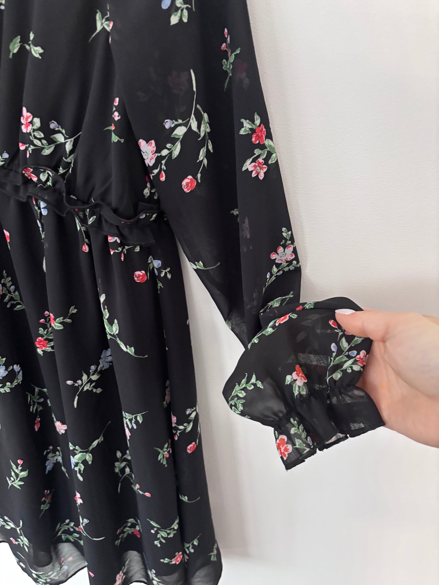 H&M Black Floral Mini Dress | Sz XS (fits larger)(M129S5)