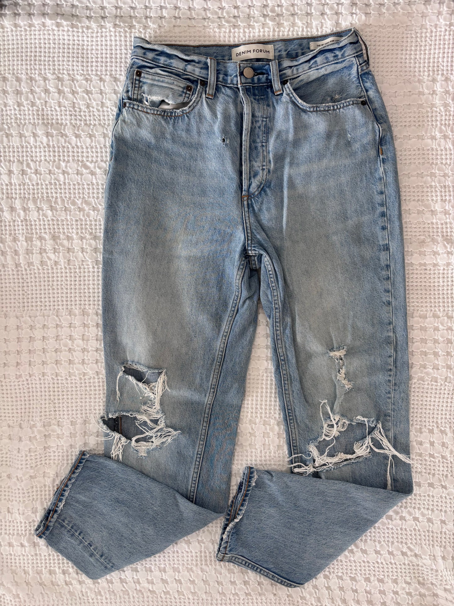 Denim Forum BF High Rise Loose Distressed (Flaw*) | Sz 27 (M173K6)