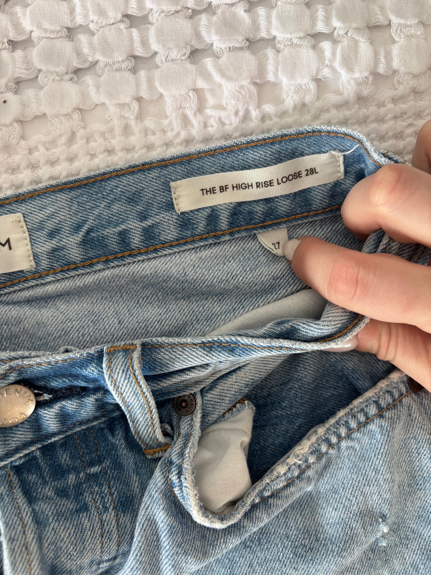 Denim Forum BF High Rise Loose Distressed (Flaw*) | Sz 27 (M173K6)