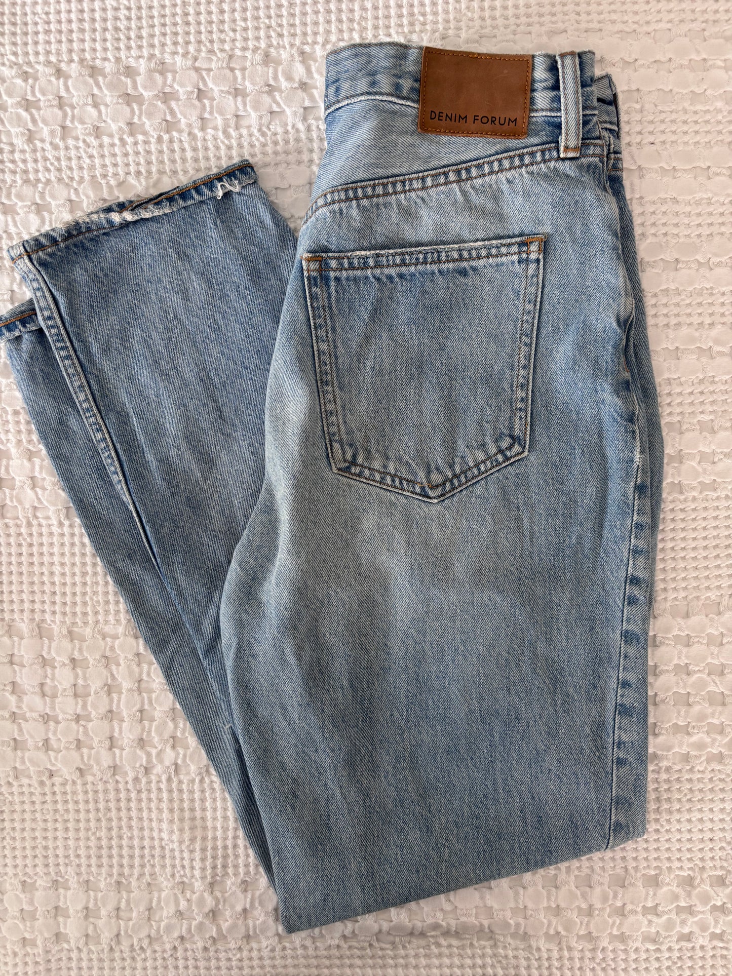 Denim Forum BF High Rise Loose Distressed (Flaw*) | Sz 27 (M173K6)