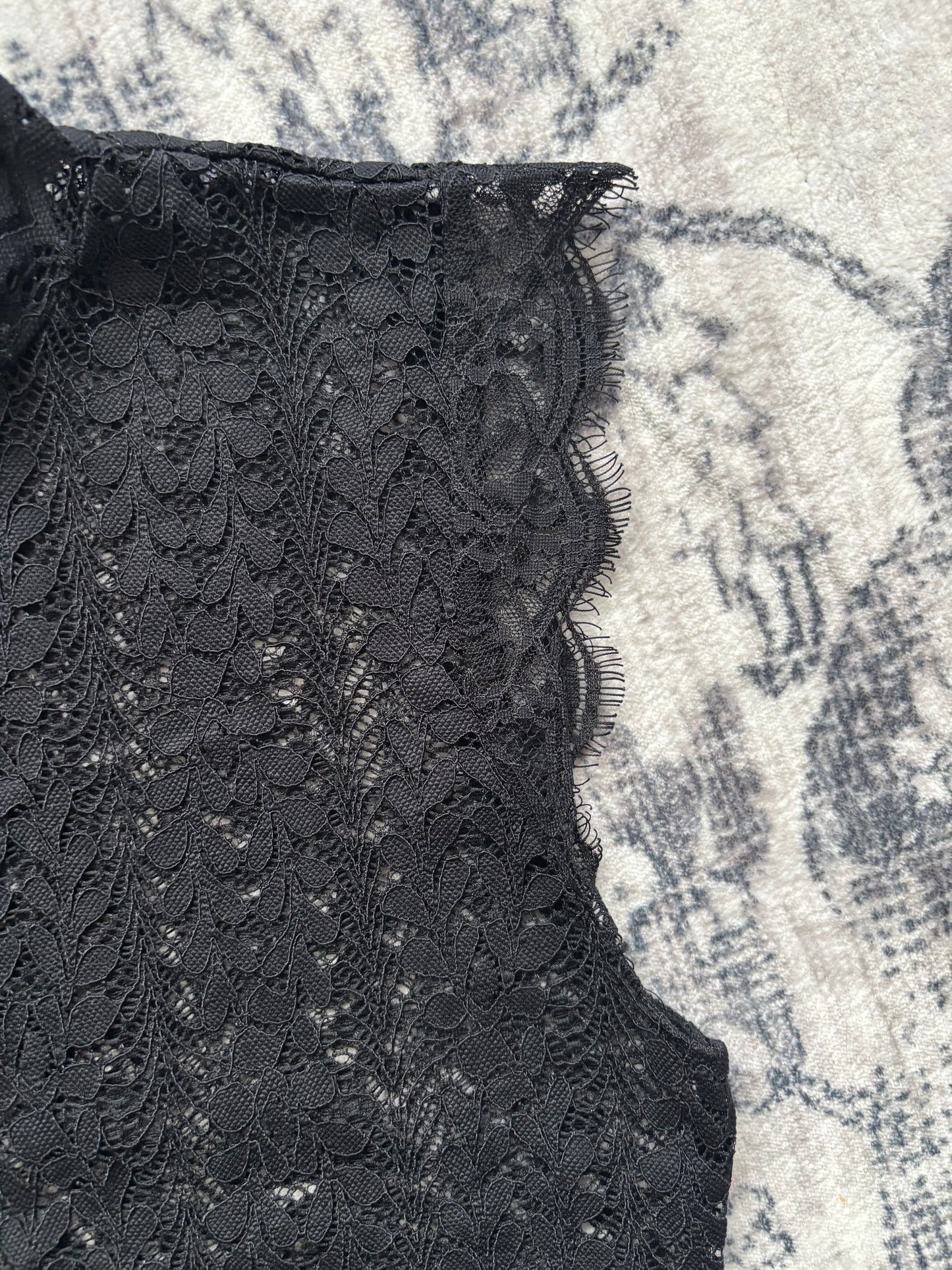 Dynamite Scalloped Hem Lace High Neck Tank | Medium (D027L4)