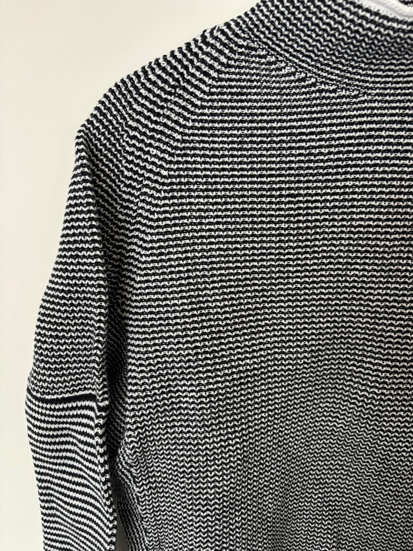 Tribal Funnel Neck Sweater in Black/White | Size Medium (D032L4)