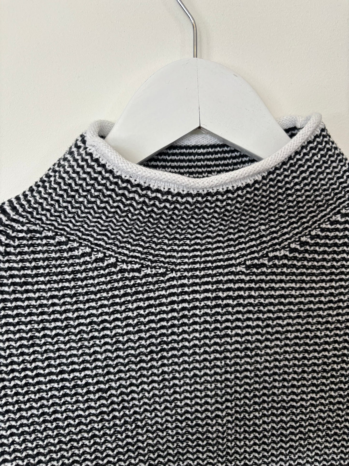 Tribal Funnel Neck Sweater in Black/White | Size Medium (D032L4)