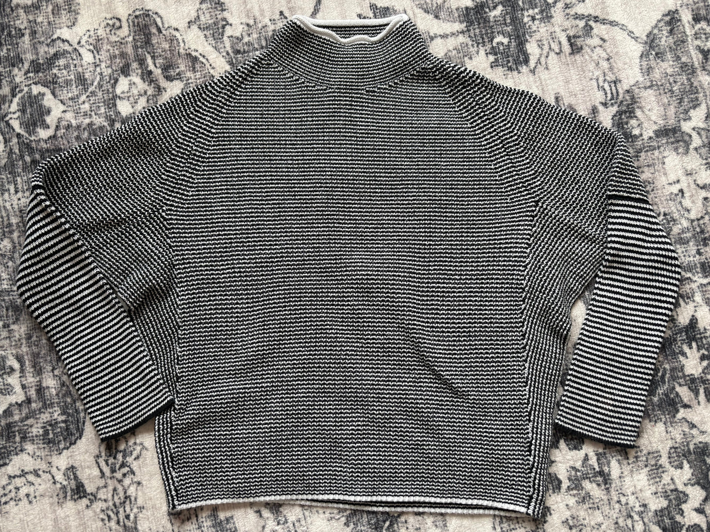 Tribal Funnel Neck Sweater in Black/White | Size Medium (D032L4)