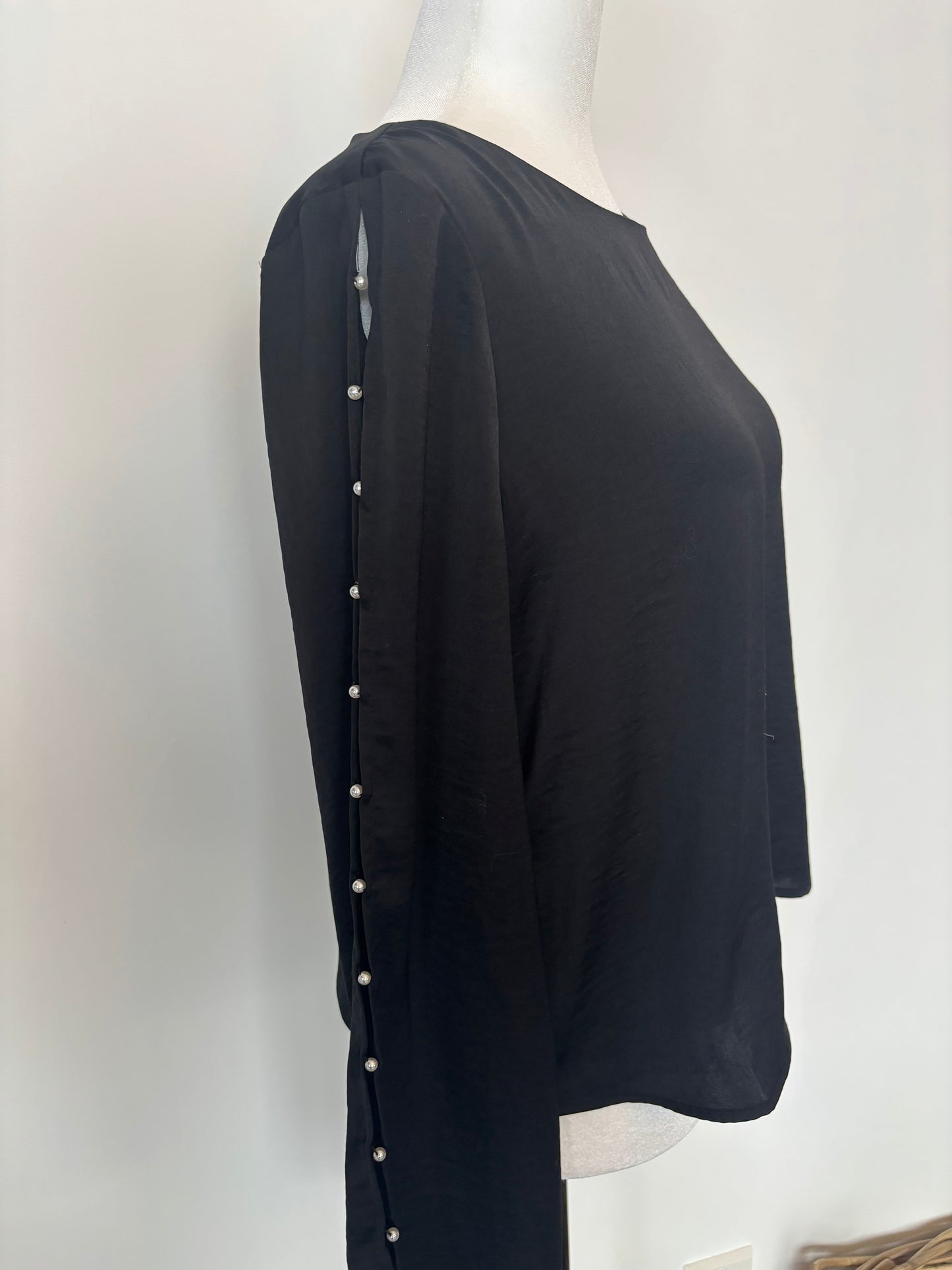 Cupcakes & Cashmere Satin Studded Sleeve Top | XS (O160P3)