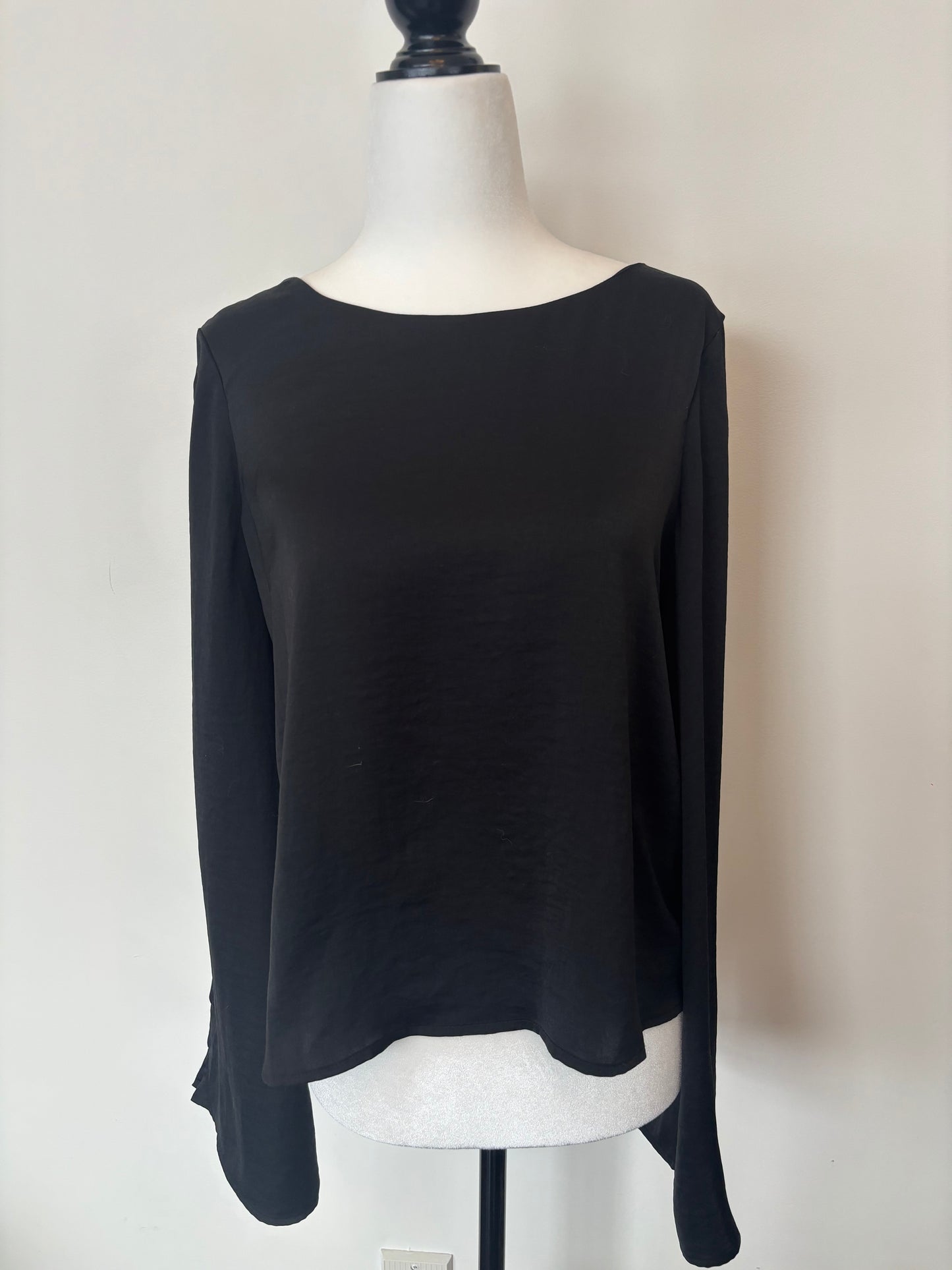 Cupcakes & Cashmere Satin Studded Sleeve Top | XS (O160P3)