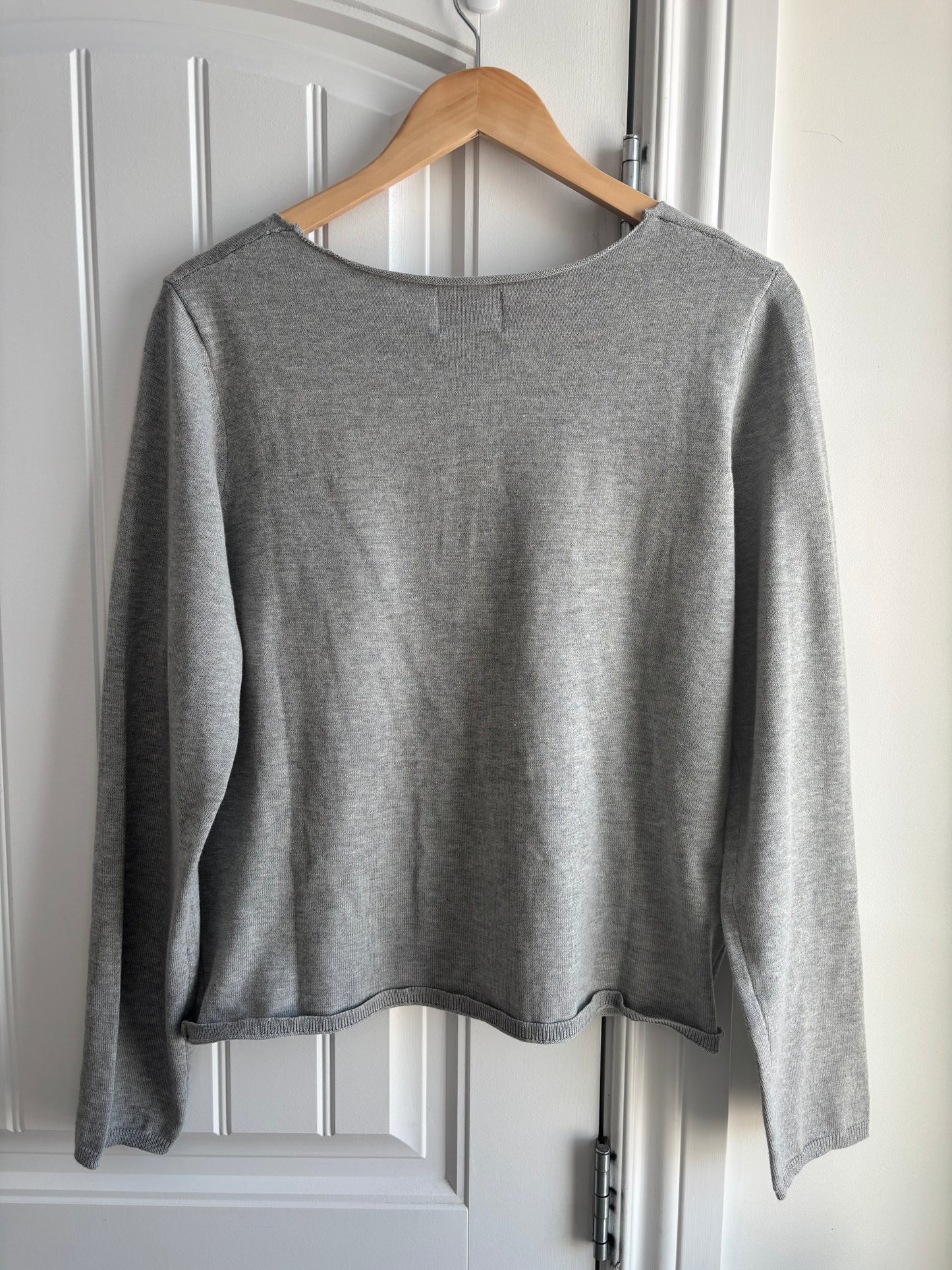 Things Between Camden Long Sleeve Grey Top | Medium