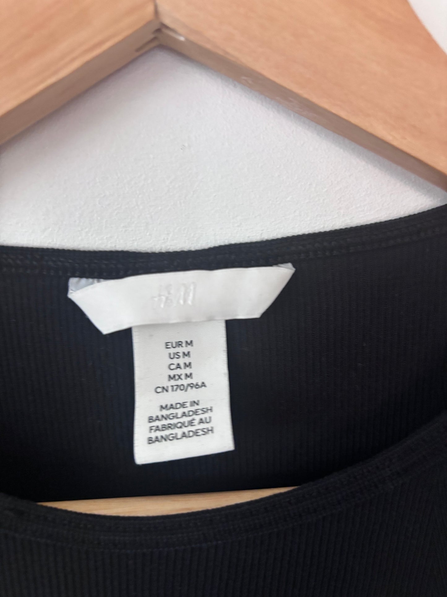 H&M Black Ribbed T-Shirt | Sz Medium