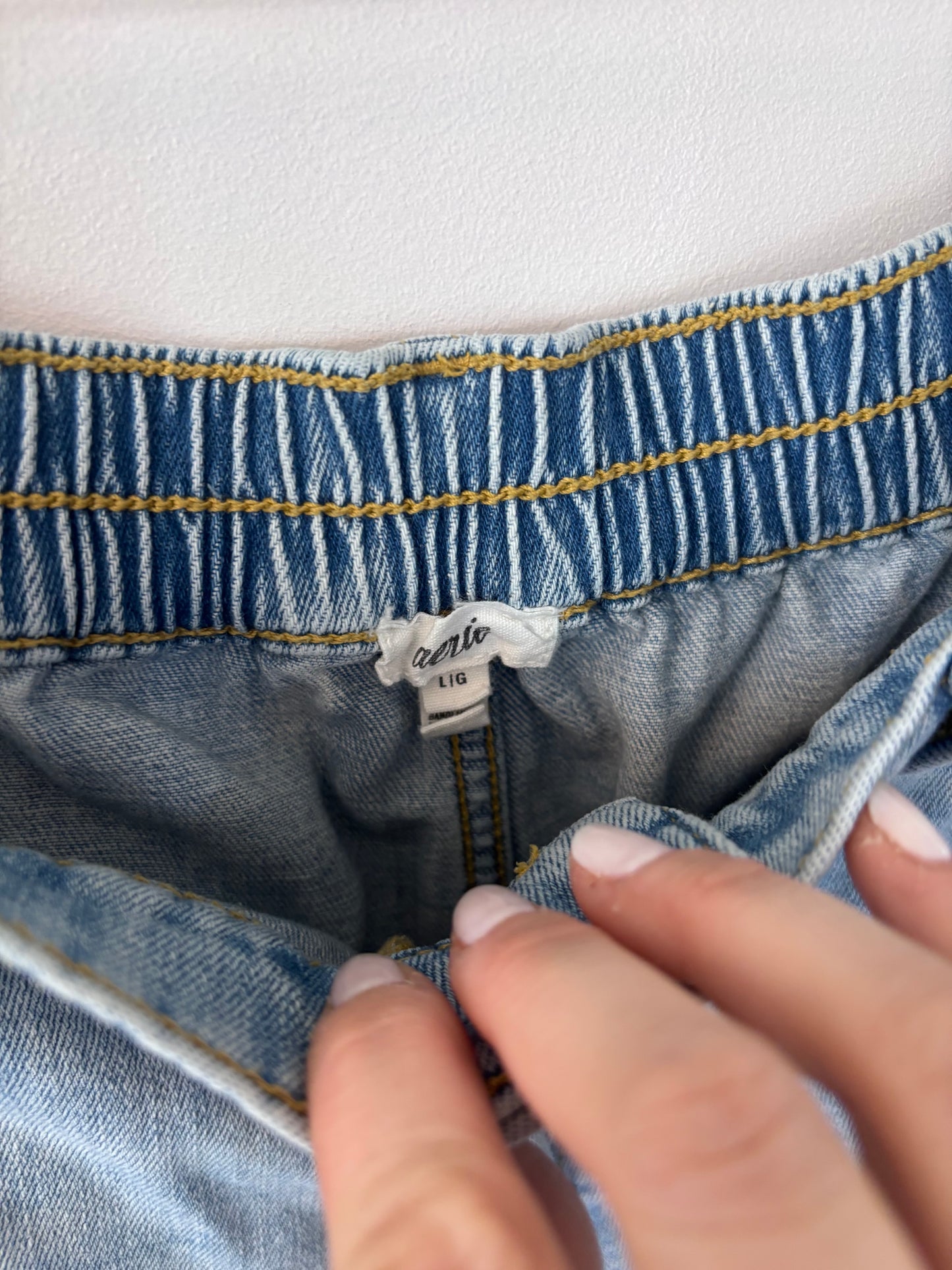 Aerie Daydream Denim Short (light wash) | Large
