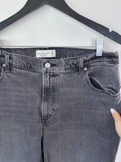 A&F The 90s Straight Ultra High Rise Jeans | Sz 33 (curve love)