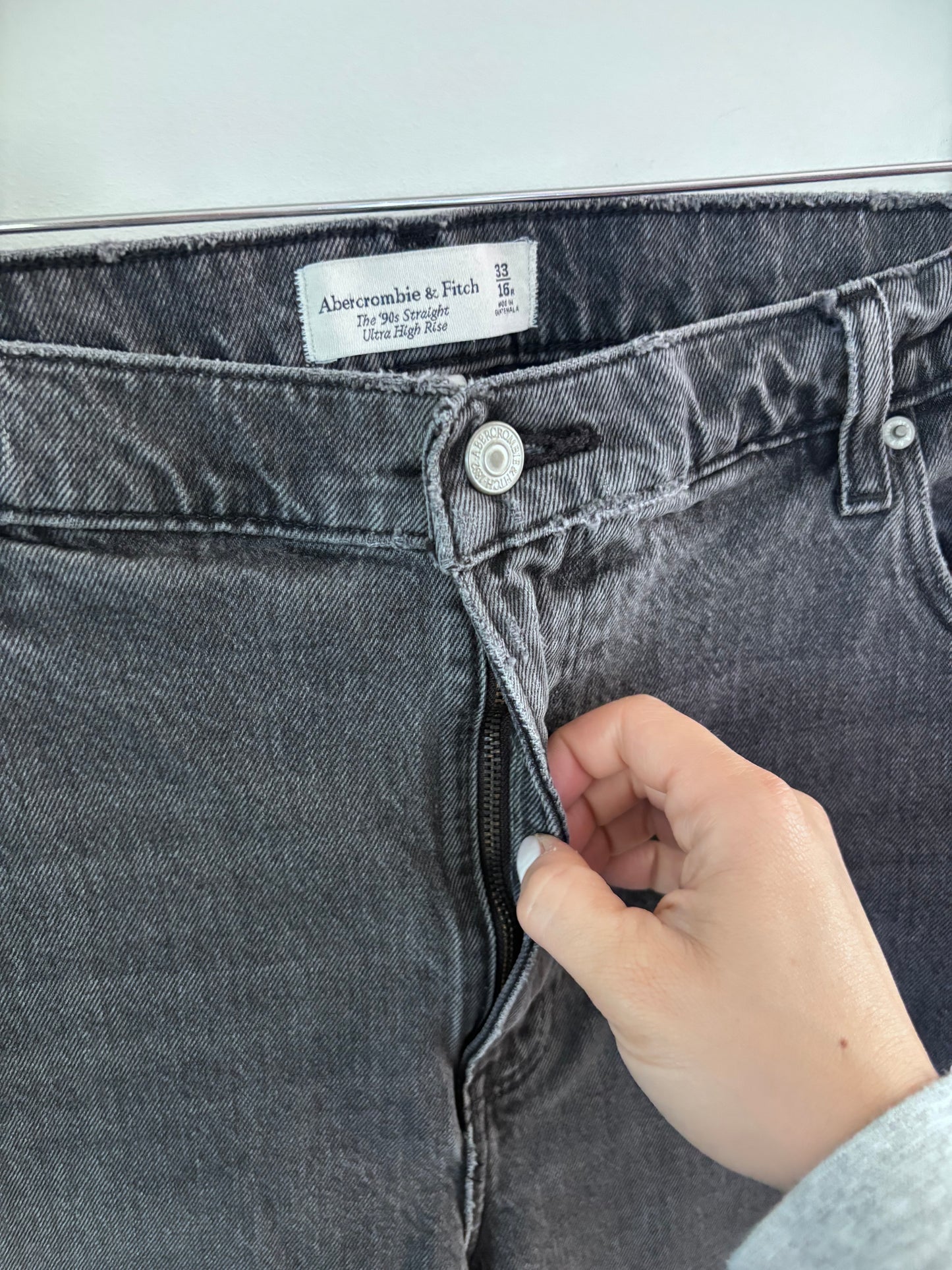 A&F The 90s Straight Ultra High Rise Jeans | Sz 33 (curve love)