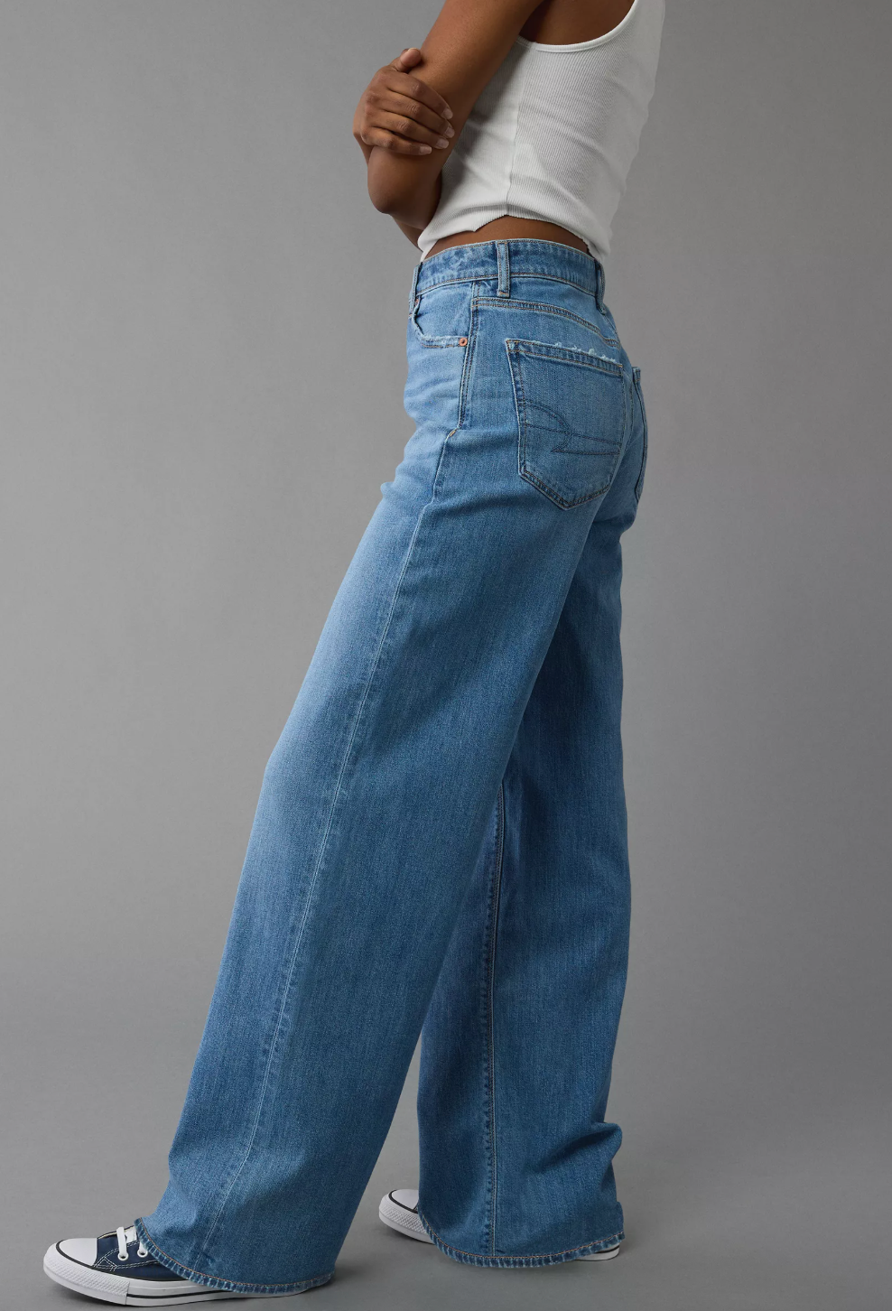 AE Super High Rise Baggy Wide Leg Jeans (Light/Med Wash)  | 8 (N29S20)