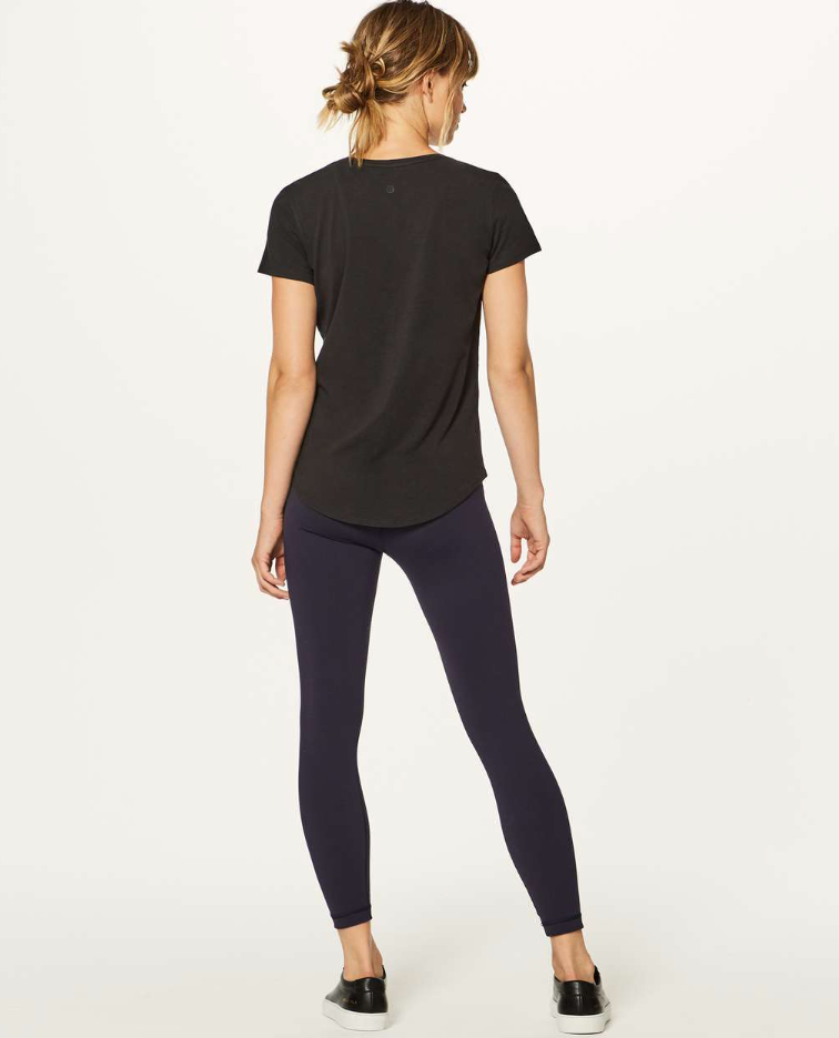 Lululemon Black Love Tee V Neck Shirt | Medium (O147P3)