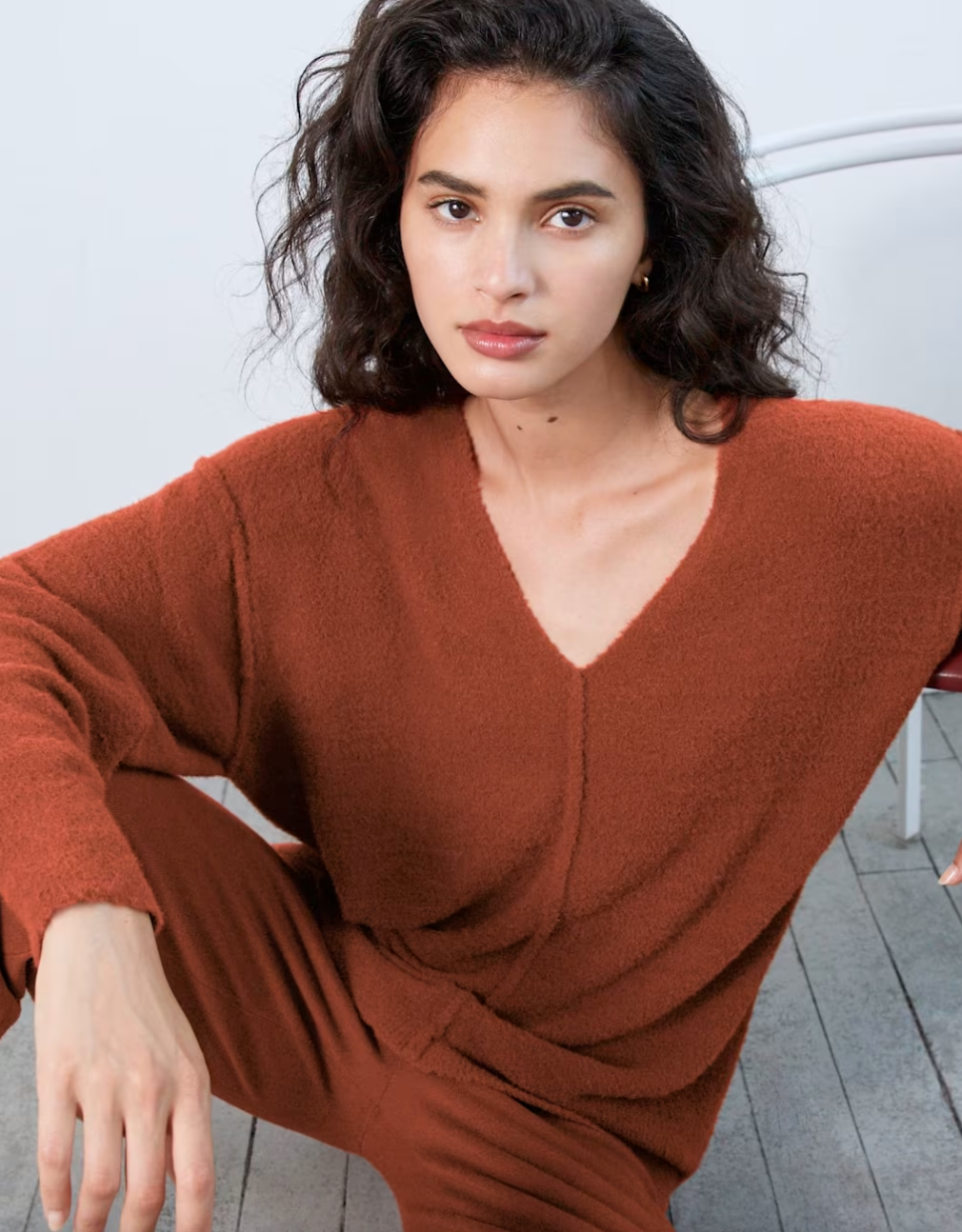 Dex Reverse Seam V-neck Sweater | Medium Oversized